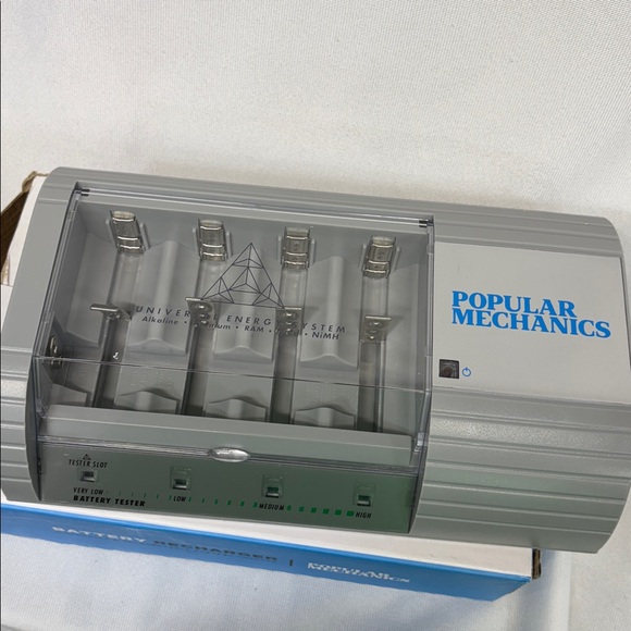 Popular Mechanics Battery Recharger disposable & rechargeable battery charger - Picture 9 of 14